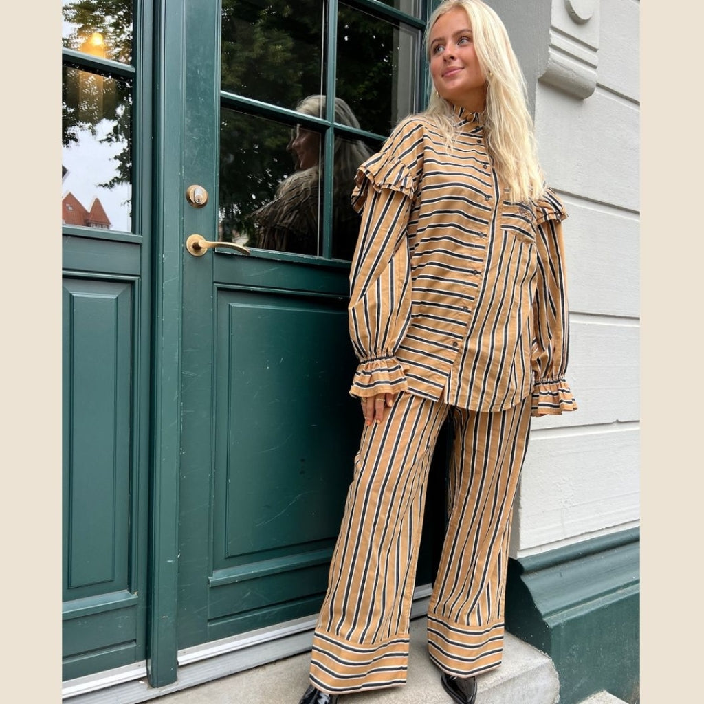 STORIES FROM THE ATELIER by COPENHAGENSHOES WHEN YOU LISTEN PANTS PANTS 0896 GOLDEN STRIPES