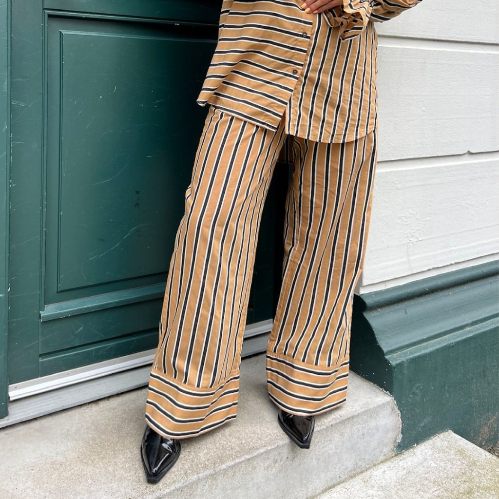 STORIES FROM THE ATELIER by COPENHAGENSHOES WHEN YOU LISTEN PANTS PANTS 0896 GOLDEN STRIPES