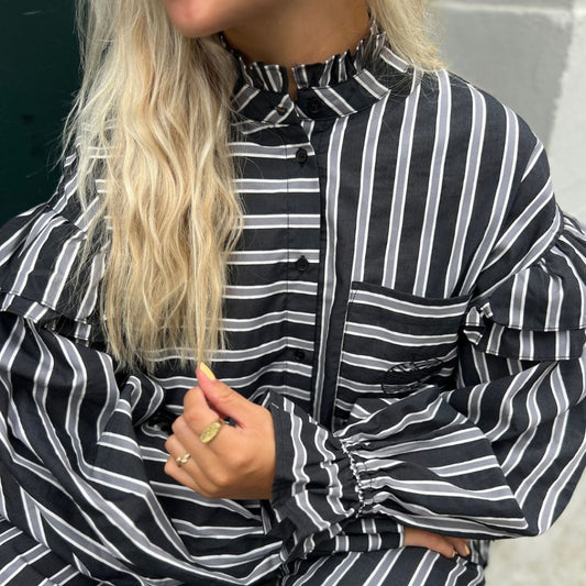 STORIES FROM THE ATELIER by COPENHAGENSHOES WHEN YOU LISTEN TOP SHIRT 1900 BLACK STRIPES